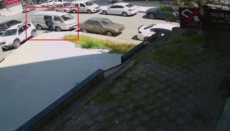 Annesinin Aracını Çalmak İsteyen Hırsız Suçüstü Yakalandı