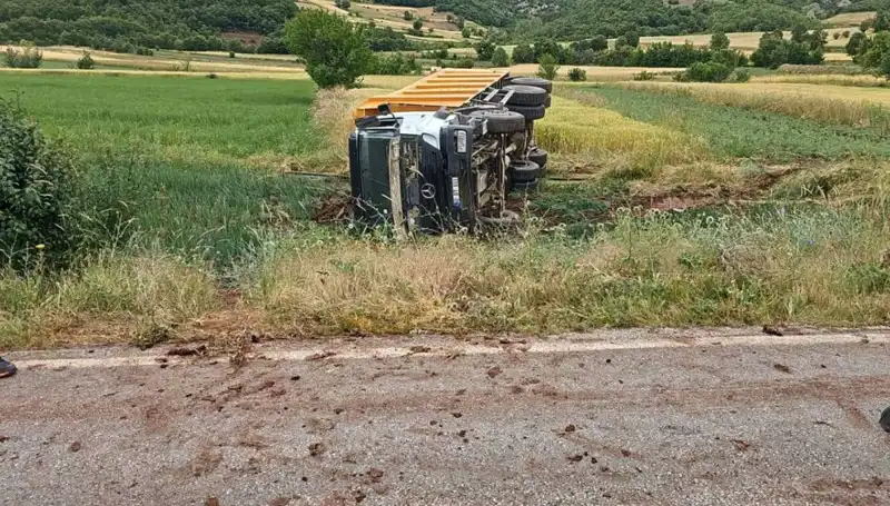 Tokat’ta Kamyonun Devrilmesiyle Gerçekleşen Kaza, Şoförü Hayatından Etti