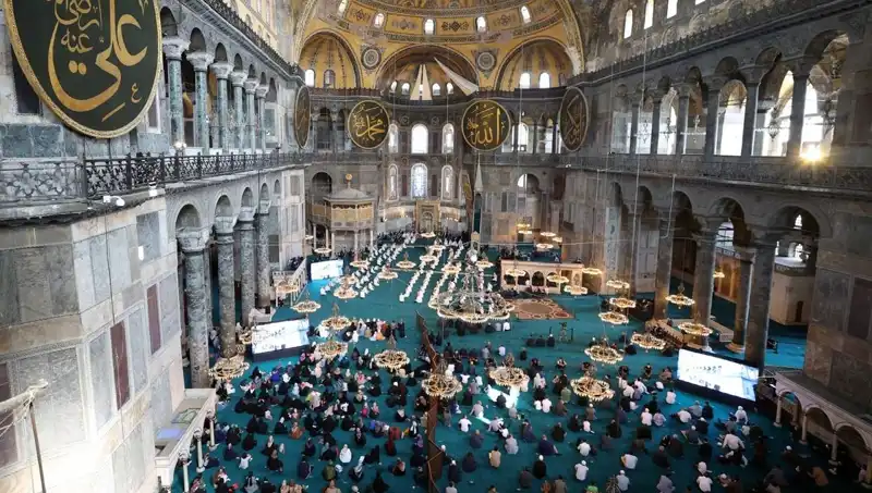 Ayasofya'nın Kapısını Kıran Sanığa Hapis Cezası Verildi!