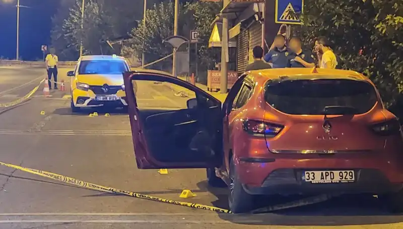 Otomobili Durdu, Kavga Büyüdü: Kurşunlar Havada Uçuştu