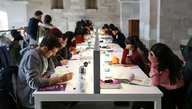 Üniversiteler 2023-2024 Eğitim Dönemi Başlangıç Tarihlerini Açıkladı