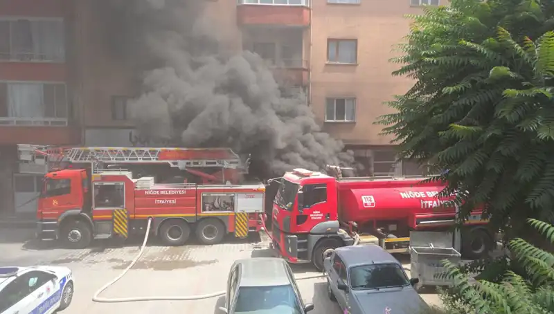 Niğde'de Beyaz Eşya Deposunda Korkutan Yangın: Nedeni Belirsiz