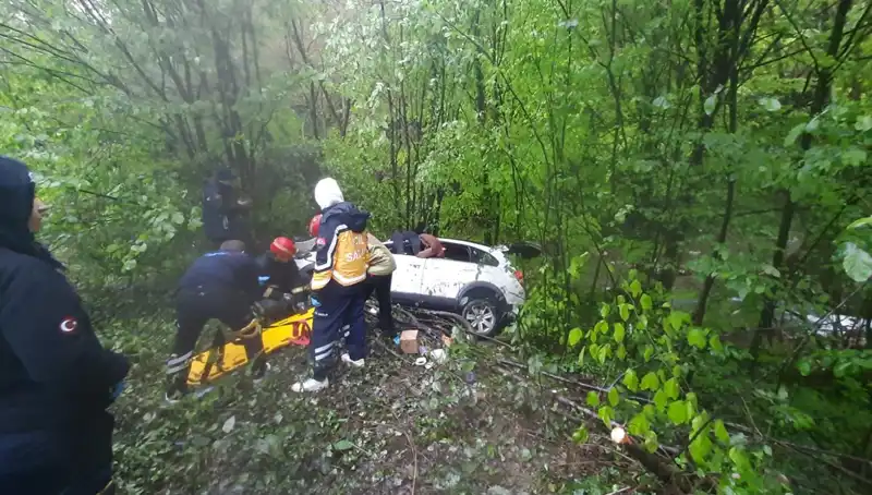 Direksiyon Kontrolü Kayboldu: Ormana Uçan Araçta Ölü ve Yaralılar
