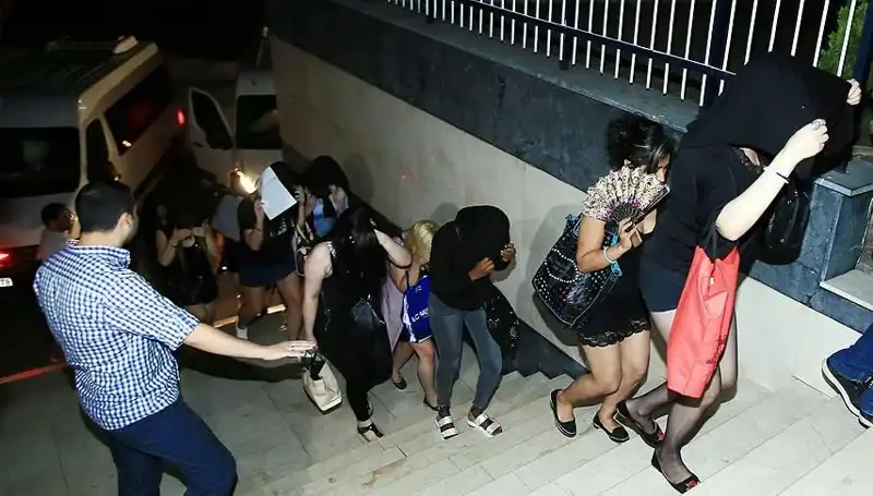 Düzce'de Büyük Fuhuş Operasyonu: 5 Zanlı Gözaltına Alındı