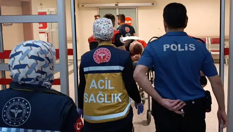 Dua ile Giden Kazadan Dönüş: Polis Ekipleri Kaza Yaptı