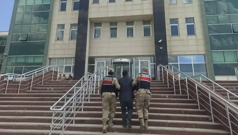 Hapis Ceza Nedeniyla Aranan Şahıs, Gizlendiği Yerde Yakalandı