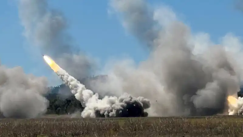 Avustralya'nın Askeri Tarihinde Bir İlk: HIMARS Atışı Yapıldı