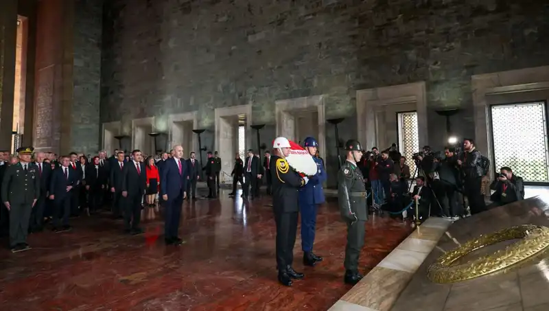 Anıtkabir’de Devlet Erkanının Töreni: Saygı Duruşu ve Anma Töreni