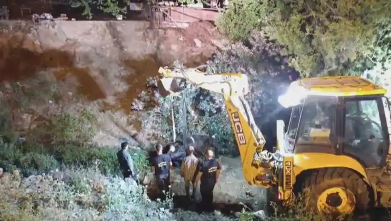 Hatay'da İnek İçin Gerçekleşen İlginç Kurtarma Operasyonu