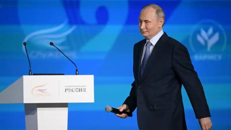 Rusya'da Yabancı Ajan Yasası: Putin'den Kritik İmza