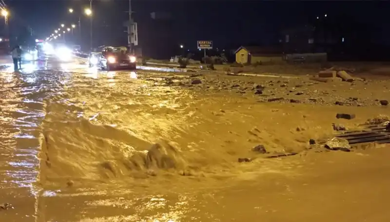 Konya ve Ankara'da Sel Felaketi: Hayat Durdu, Zarar Büyüyor