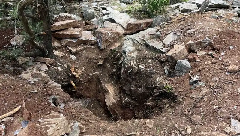 Eski Vali ve Emekli Albay, Define Ararken Yakalandı: Olayın Detayları