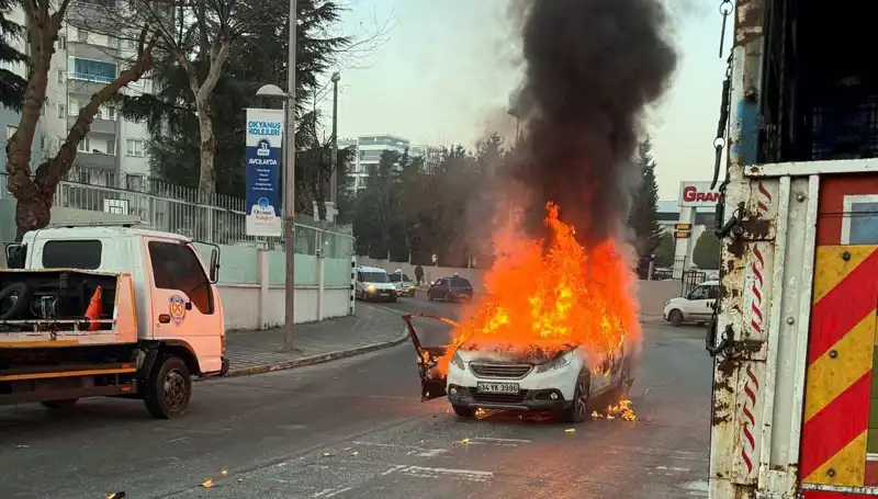Korkunç Kaza: Alev Topuna Dönen Araç, Diğer Otomobillere Çarptı
