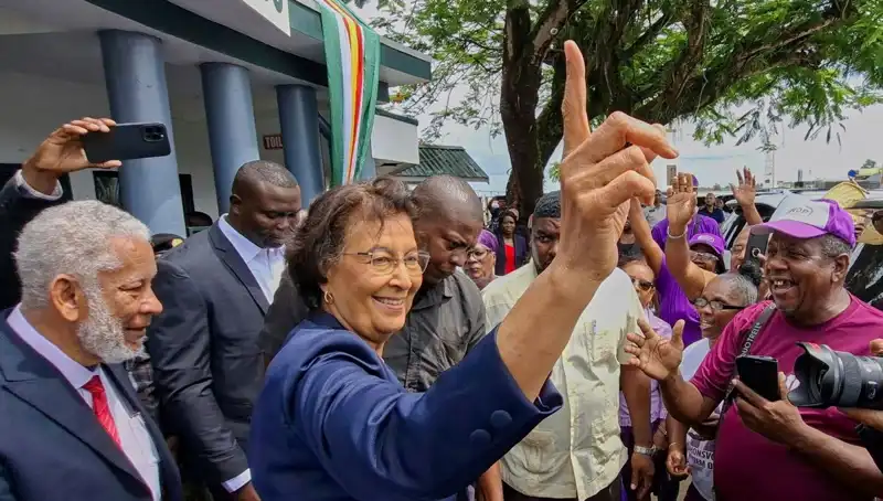 Surinam'da Tarihi An: İlk Kadın Devlet Başkanı Göreve Geldi!