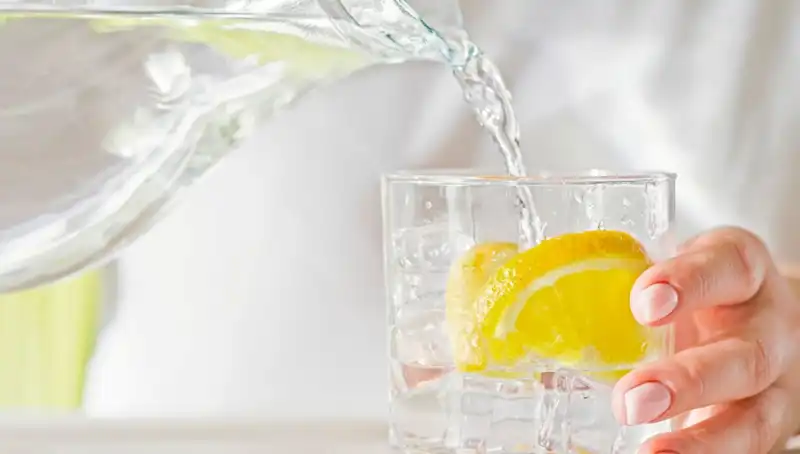 Limonlu Su Tüketiminin Vücudunuza Etkileri: Doktorun Anlattıkları