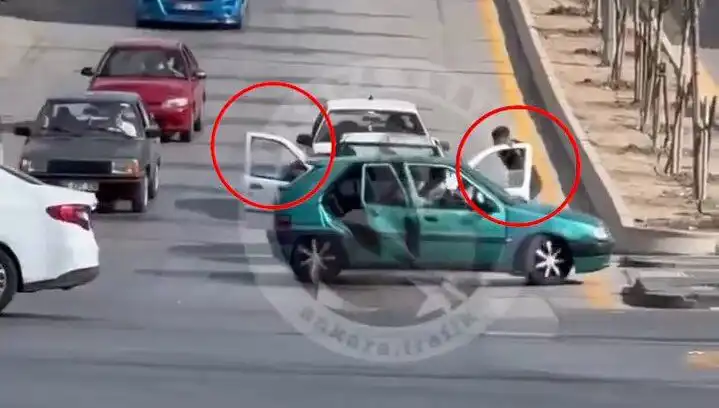Trafikte Kılıç ve Bıçaklarla Saldırı: Detaylar ve Gözaltılar