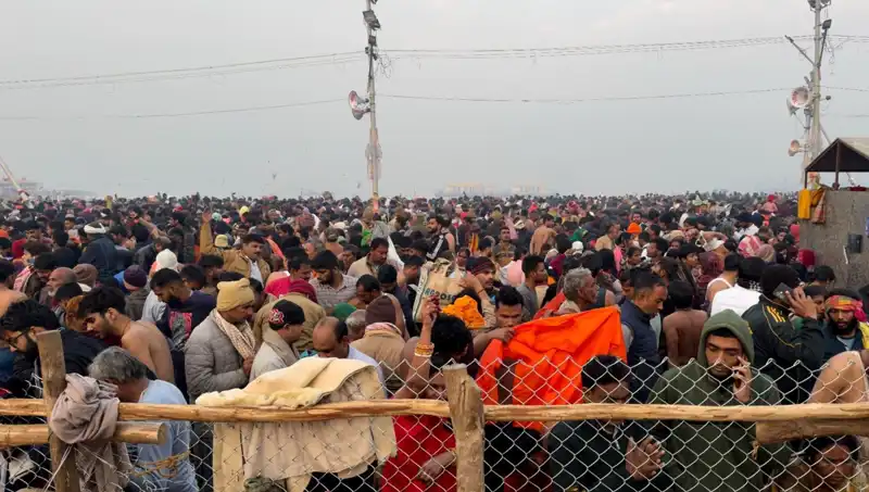 Hindistan’daki Dini Festivalde İzdiham: 6 Hayat Gecirildi