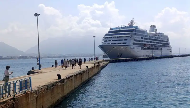 Alanya'ya Kruvaziyerle Gelen ABD'li Turistlerin Keyifli İlk İzlenimleri