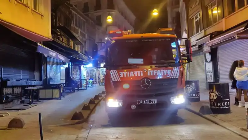 Beyoğlu'nda Asansör Boşluğuna Düşen Müşteri: Korkunç Kaza Detayları!