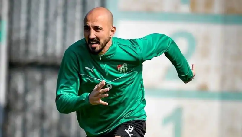 Milli Futbolcunun 2. Lig Kararı: Kariyerinde Yeni Bir Dönem Mi?