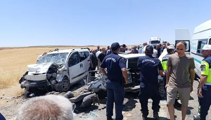 Otomobil ile Hafif Ticari Araç Çarpıştı: 4 Ölü, 1 Yaralı!