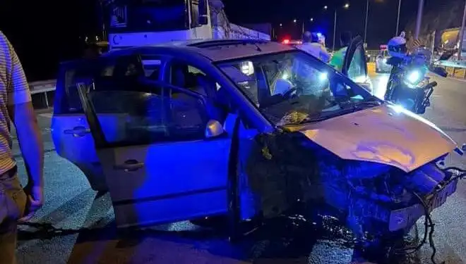 Otomobil Bariyere Çarptı: Korkunç Kaza Sonrası Bir Hayat Kaybı, Üç Yaralı