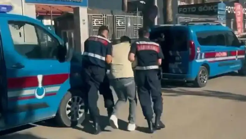 Türkiye Genelinde 10 İlde Büyük Suç Operasyonu: 74 Gözaltı!