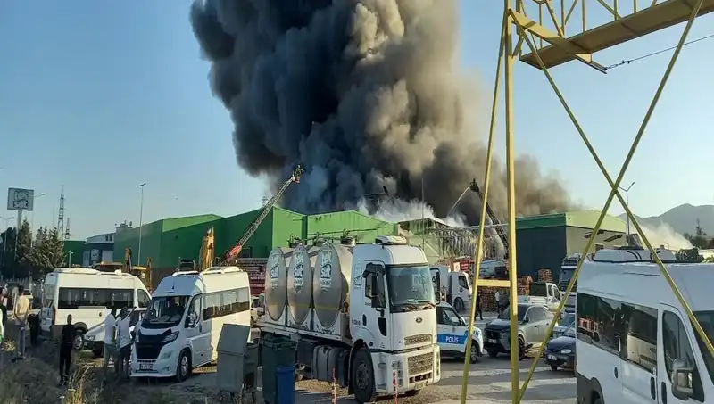 Gönen'de Fabrika Yangını: İşçilerin Kimlikleri ve Yangının Sebepleri Araştırılıyor