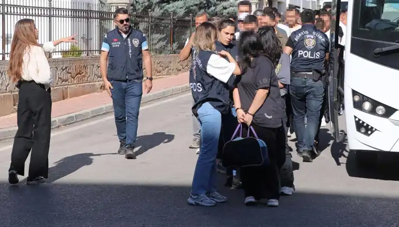 Türkiye'de 12 Milyonluk Eskort Dolandırıcılığı Skandalı: 6 İlde Çözülen Ağa