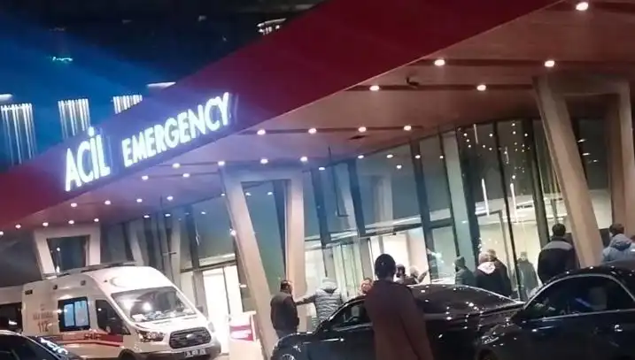 Dışarıda Telefon Görüşmesi Yapan Genç Adam, Silahlı Saldırıya Uğradı
