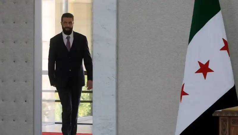 Paris'teki Şara-Macron Zirvesi: Fransa Suriye İçin Yeni Bir Dönüm Noktası Mı?