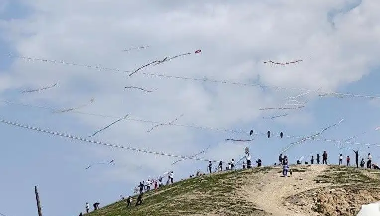 Uçurtma Şöleni: Rüzgarın Renkleri Gökyüzünde Buluştu